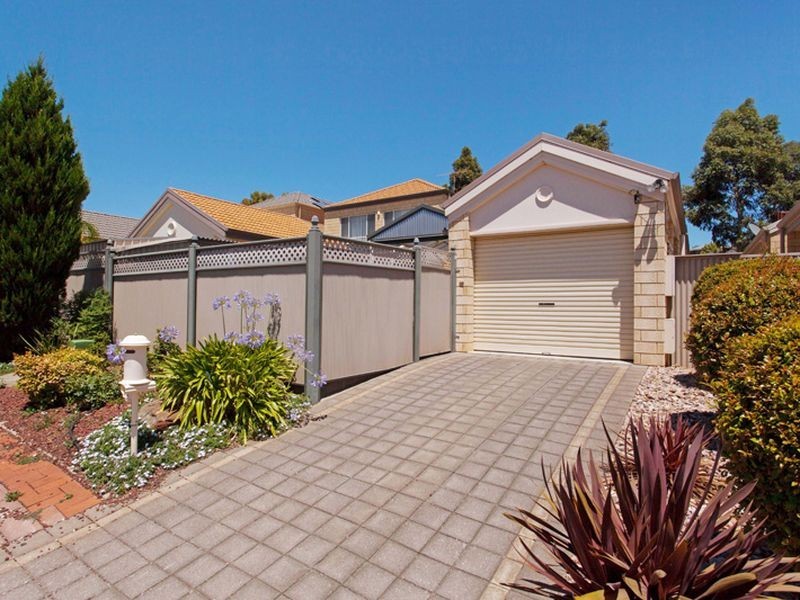 2 Lakeside Court, Greenwith SA 5125