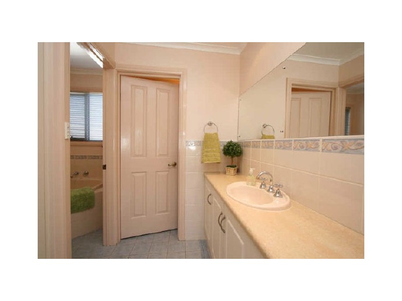 16 Olde Coach Road, Greenwith SA 5125