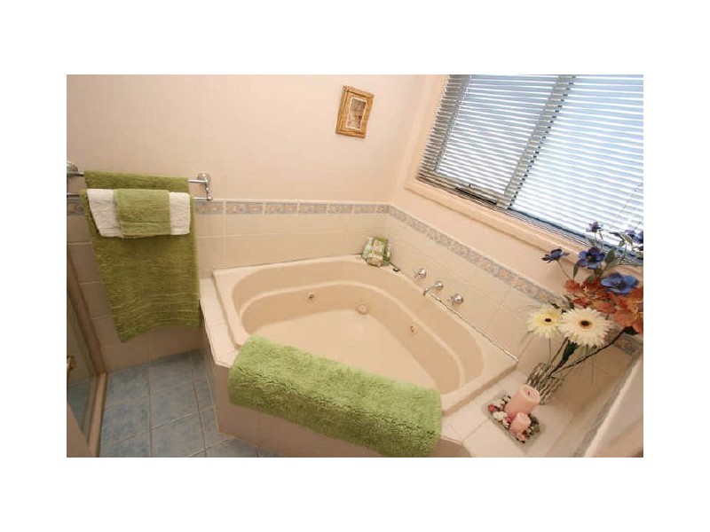 16 Olde Coach Road, Greenwith SA 5125