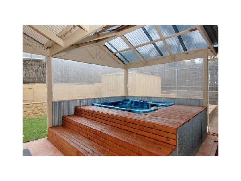 6 Gilchrist Close, Greenwith SA 5125