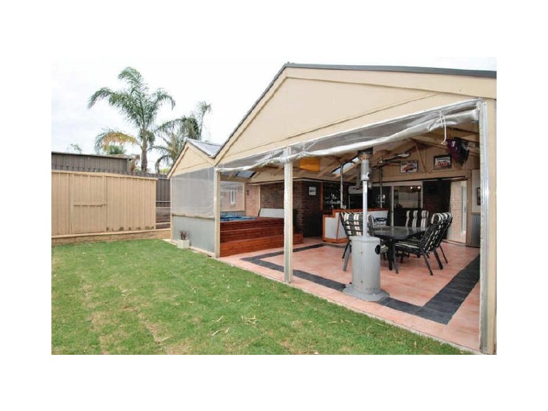 6 Gilchrist Close, Greenwith SA 5125
