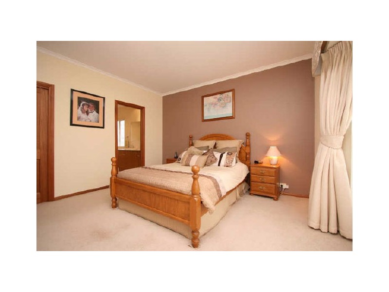 7 The Outlook, Salisbury Heights SA 5109