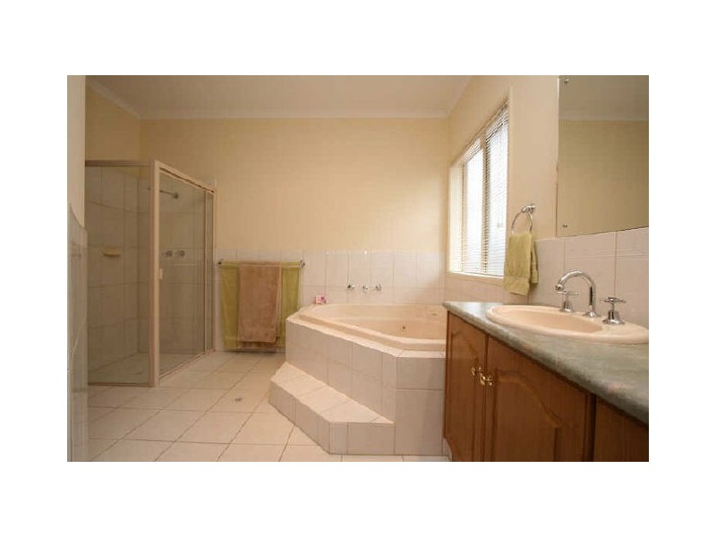 7 The Outlook, Salisbury Heights SA 5109