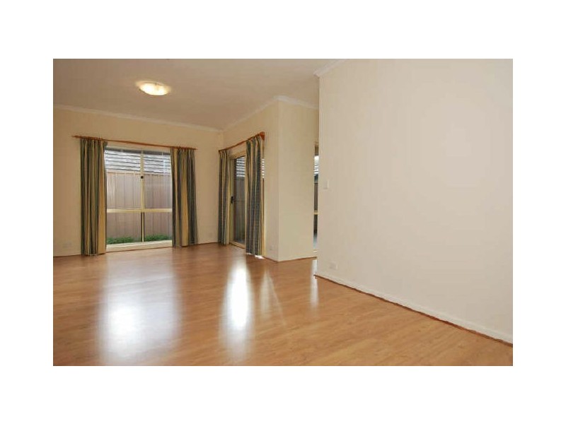 8 Ballard Close, Greenwith SA 5125