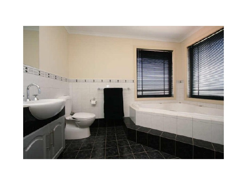 6 Lilford Court, Greenwith SA 5125