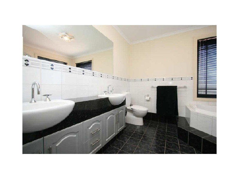 6 Lilford Court, Greenwith SA 5125