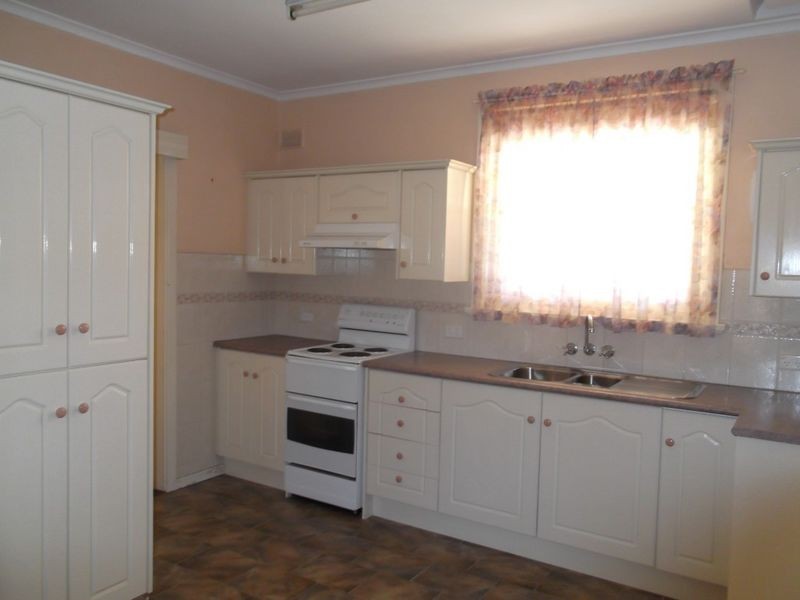 32 Oldham Road, Elizabeth Vale SA 5112