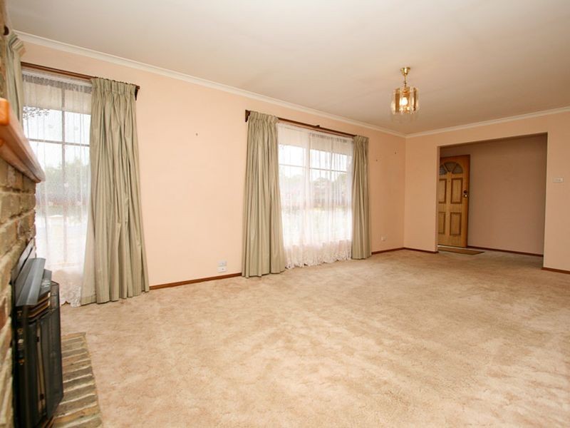 17 Dillon Street, Redwood Park SA 5097