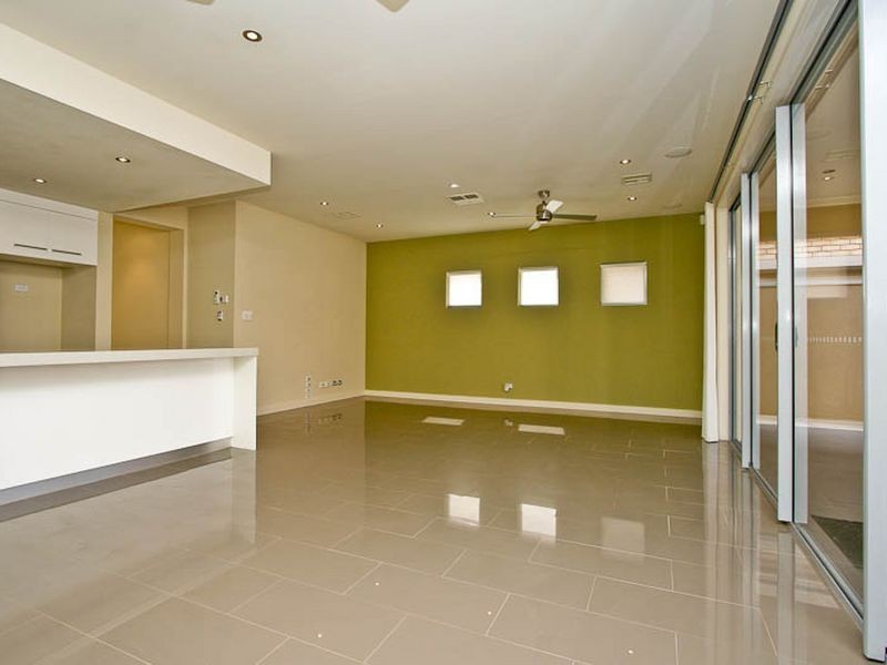30 Cascades Drive, Mawson Lakes SA 5095