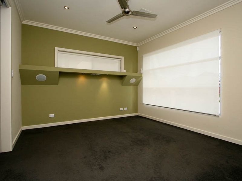 30 Cascades Drive, Mawson Lakes SA 5095