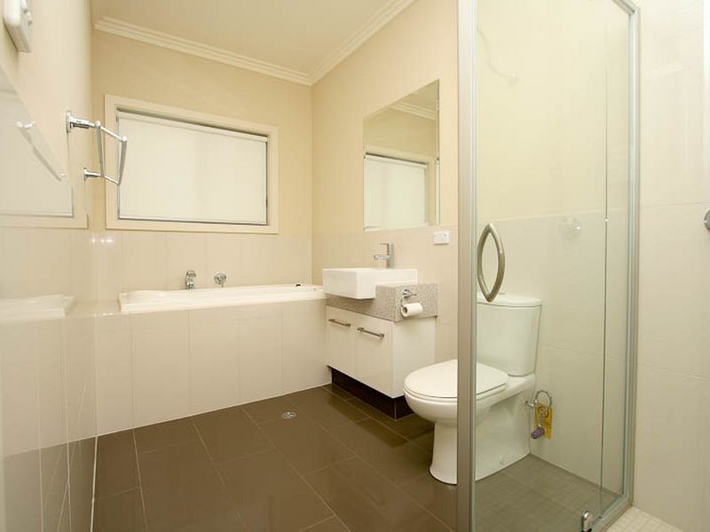 30 Cascades Drive, Mawson Lakes SA 5095