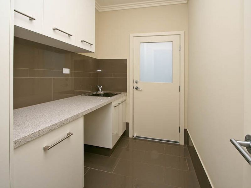30 Cascades Drive, Mawson Lakes SA 5095