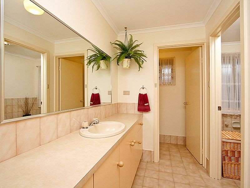 12 Colchester Court, Salisbury Heights SA 5109