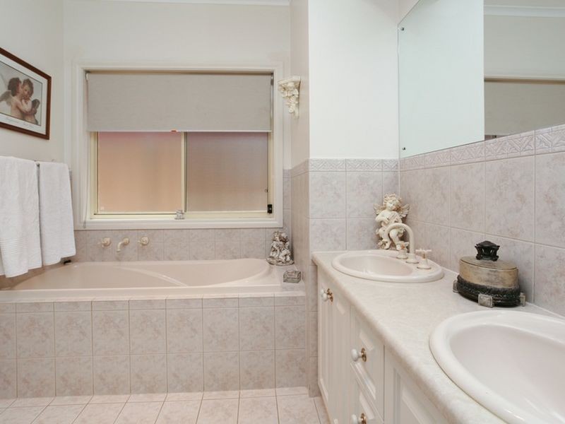 1 Seahaven Court, Gulfview Heights SA 5096