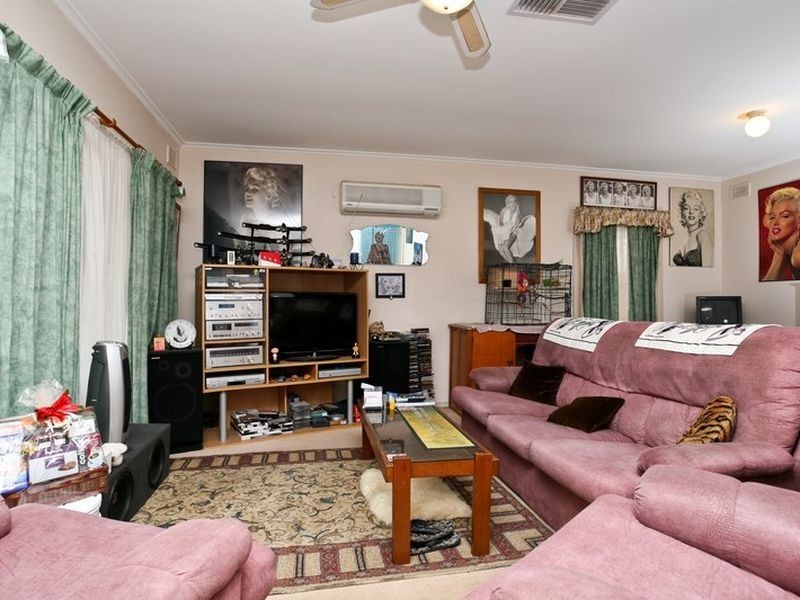 2 Valma Avenue, Parafield Gardens SA 5107