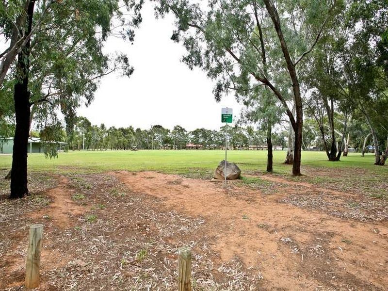 2 Valma Avenue, Parafield Gardens SA 5107