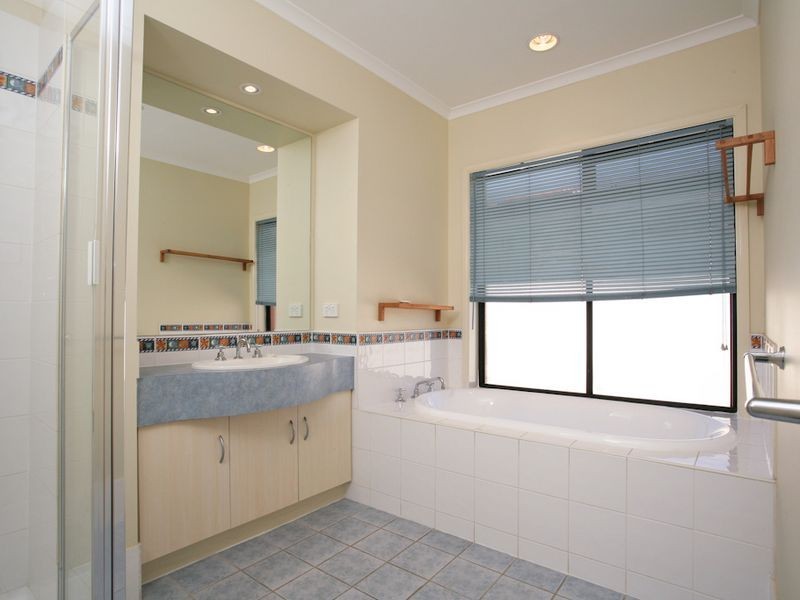 28 Grasswren Way, Mawson Lakes SA 5095