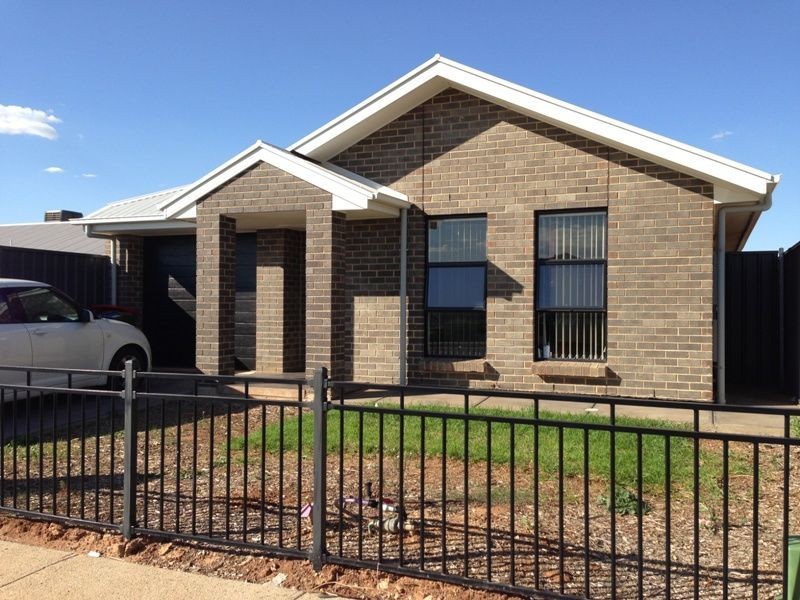 7 Burley Griffen Drive, Andrews Farm SA 5114