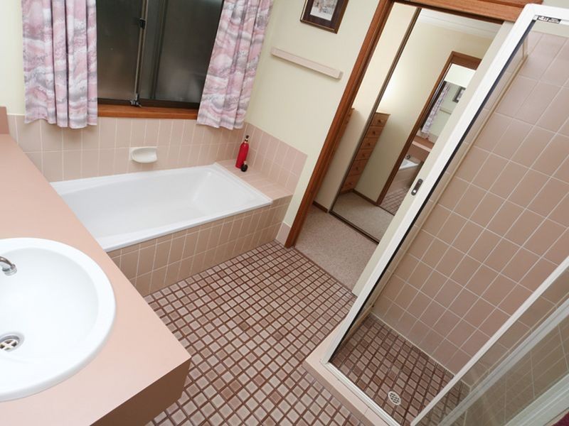 78 Canterbury Drive, Salisbury Heights SA 5109