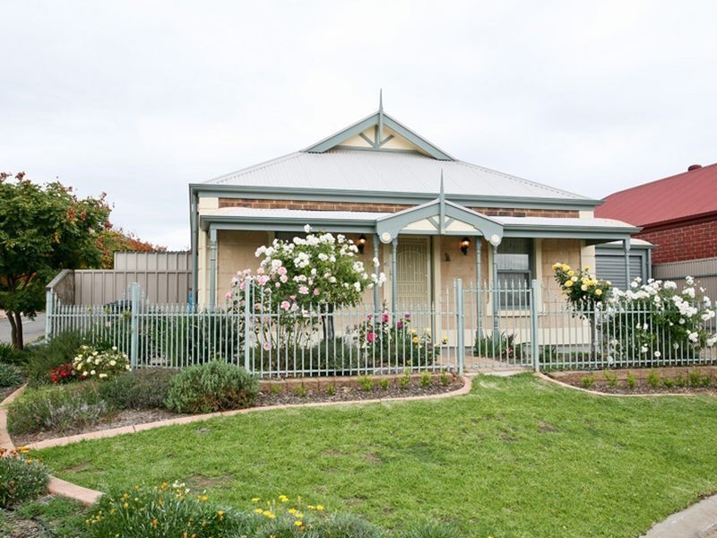 8 Farnell Place, Greenwith SA 5125