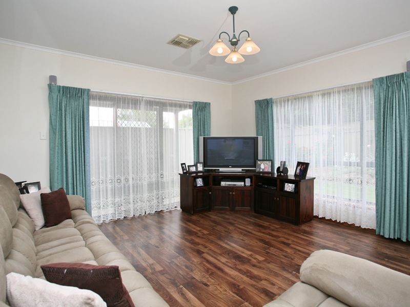 9 Lake Tobin Crescent, Greenwith SA 5125