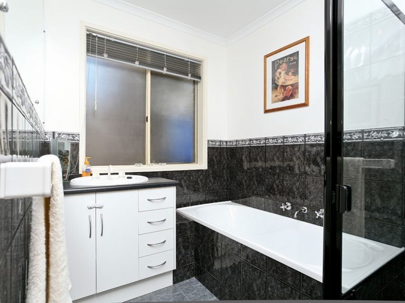 13 Hedgerow Court, Greenwith SA 5125