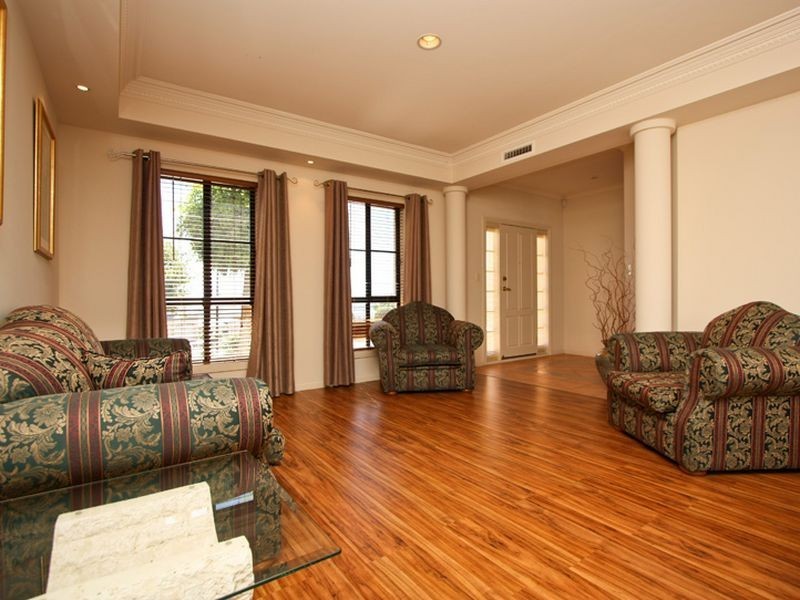 17 Glanville Crescent, Gulfview Heights SA 5096