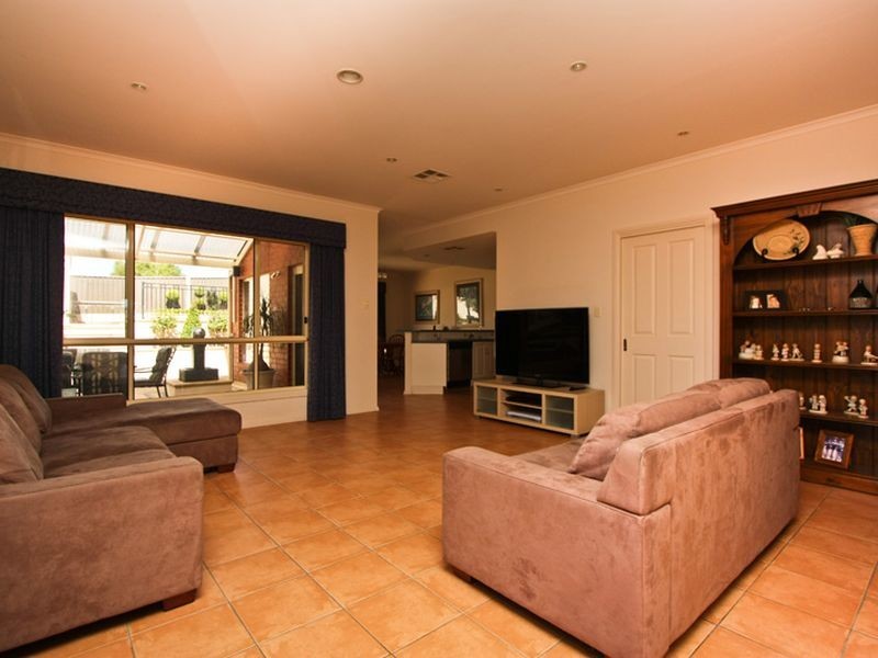 17 Glanville Crescent, Gulfview Heights SA 5096