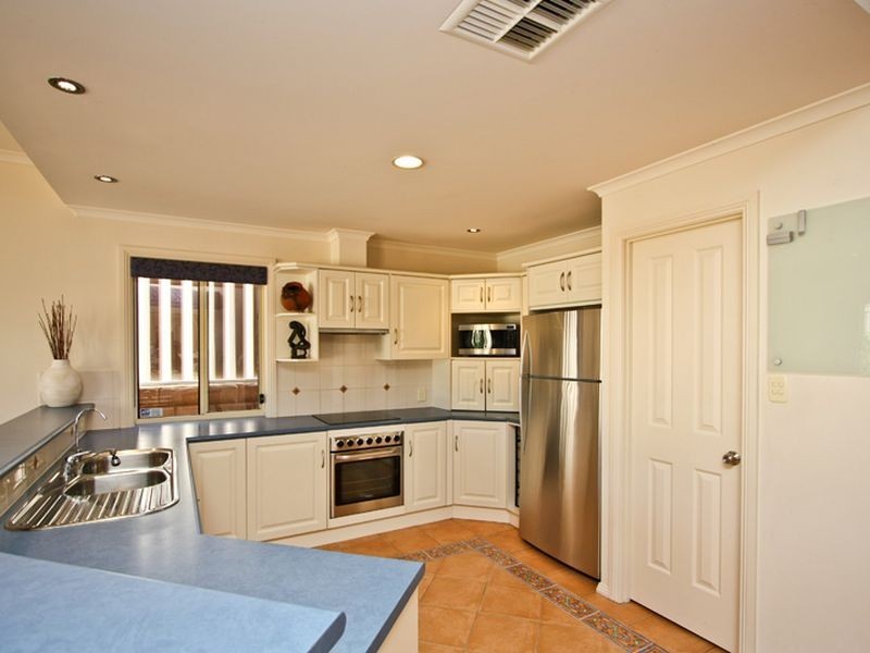 17 Glanville Crescent, Gulfview Heights SA 5096