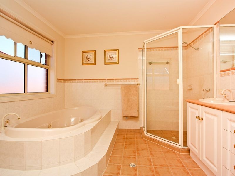 17 Glanville Crescent, Gulfview Heights SA 5096