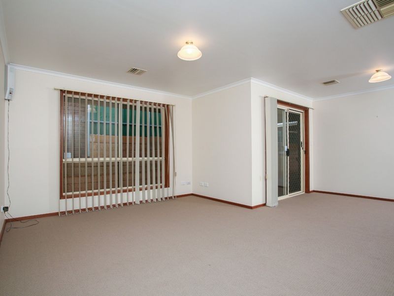 22 Lake Magenta Court, Greenwith SA 5125