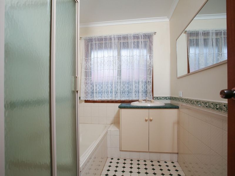 22 Lake Magenta Court, Greenwith SA 5125