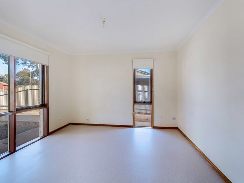 11 Sellars Court, Para Vista SA 5093