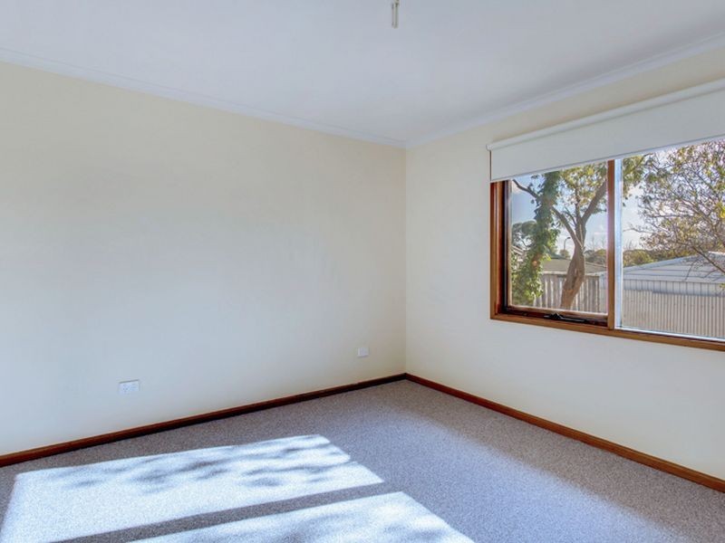 11 Sellars Court, Para Vista SA 5093