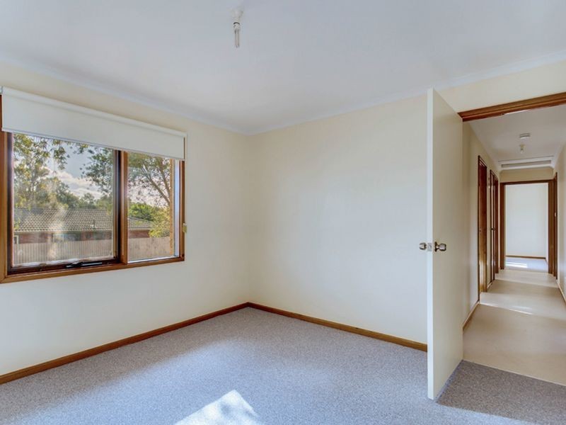 11 Sellars Court, Para Vista SA 5093