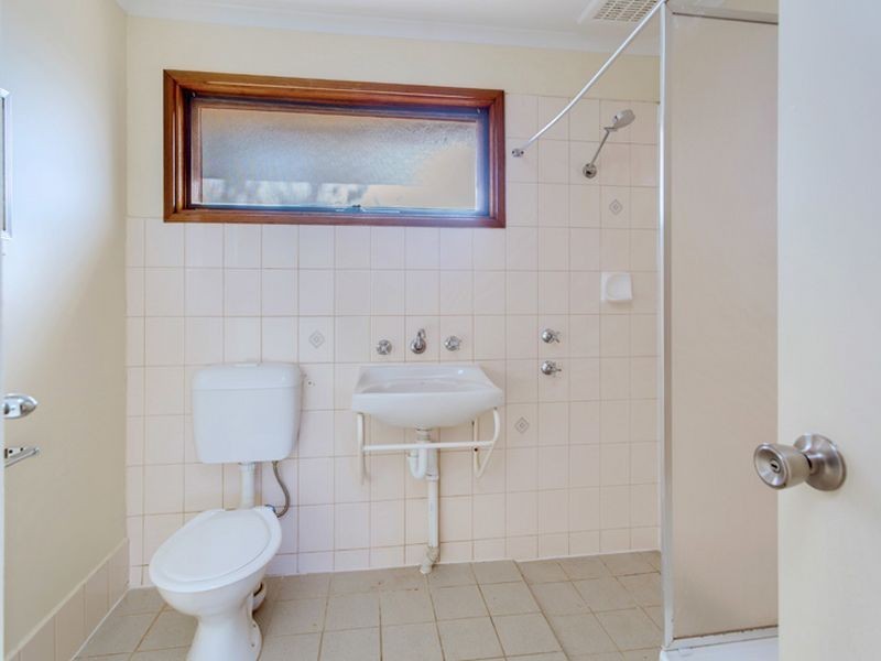 11 Sellars Court, Para Vista SA 5093