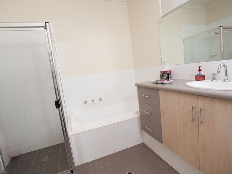 8 Avocet Drive, Mawson Lakes SA 5095