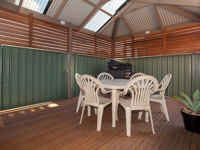 8 Avocet Drive, Mawson Lakes SA 5095