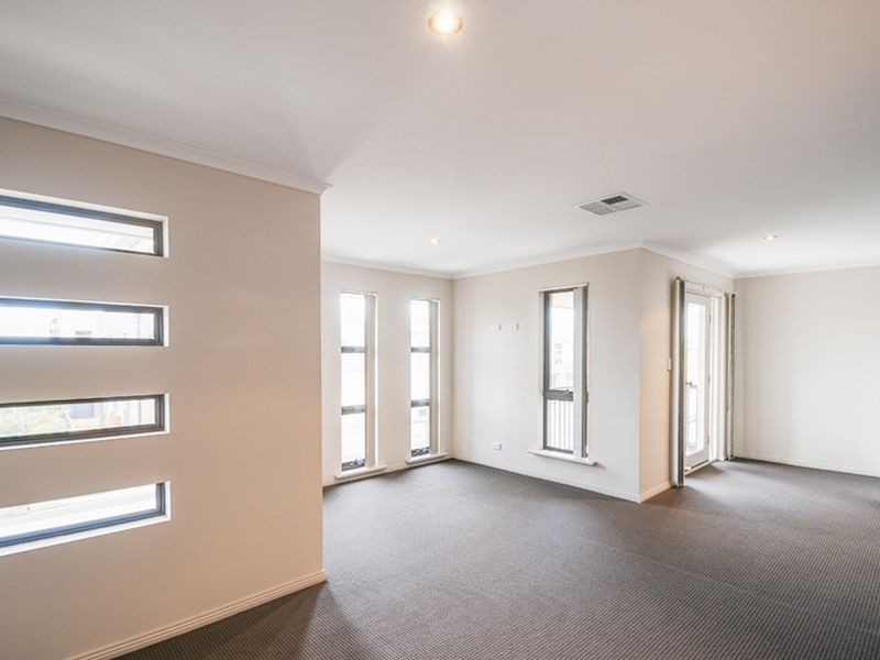 31 Mowbray Street, Mawson Lakes SA 5095