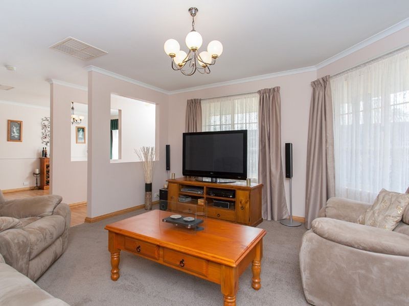 8 Fatchen Court, Greenwith SA 5125