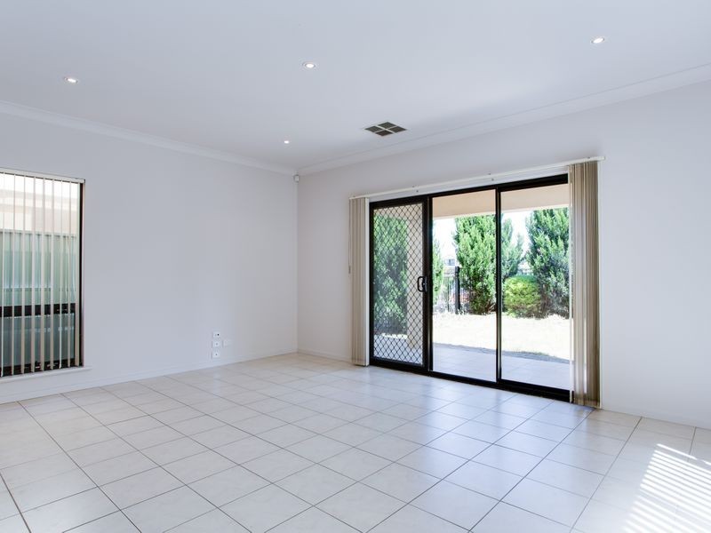 18 Shearwater Drive, Mawson Lakes SA 5095