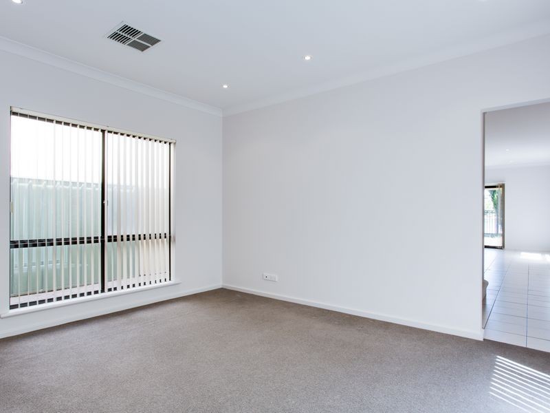 18 Shearwater Drive, Mawson Lakes SA 5095