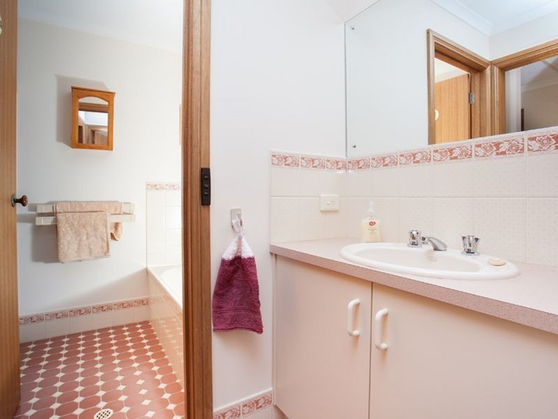 20 Lake Magenta Court, Greenwith SA 5125