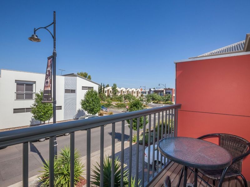 28 The Strand, Mawson Lakes SA 5095