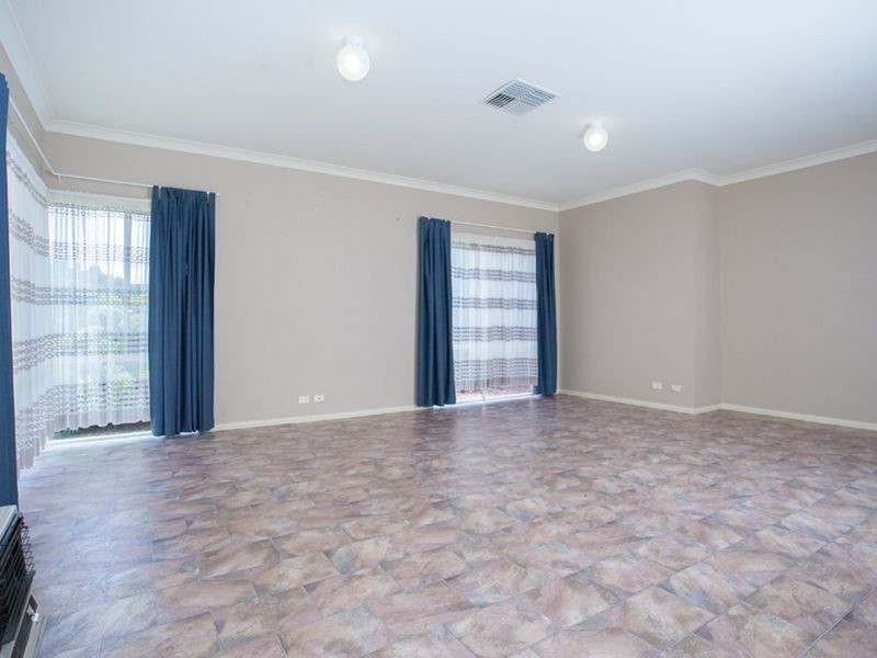 1 Glenmore Close, Greenwith SA 5125