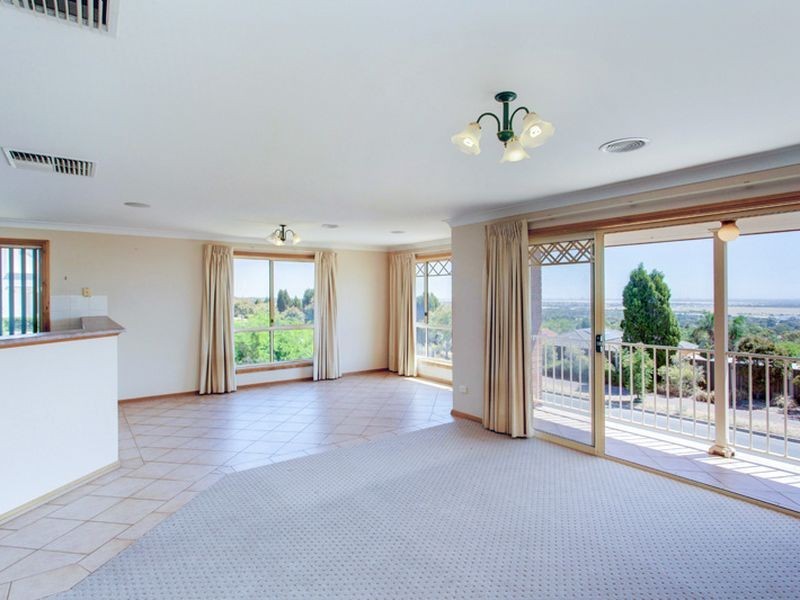 32 Bayview Parade, Gulfview Heights SA 5096