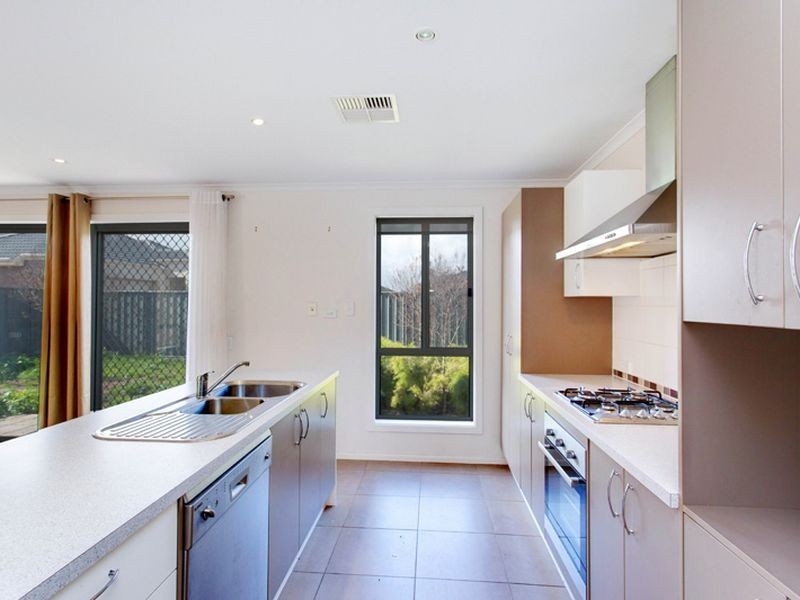 9 Lakeside Drive, Andrews Farm SA 5114