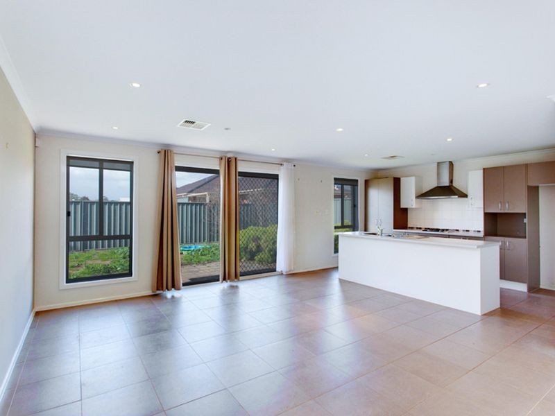 9 Lakeside Drive, Andrews Farm SA 5114