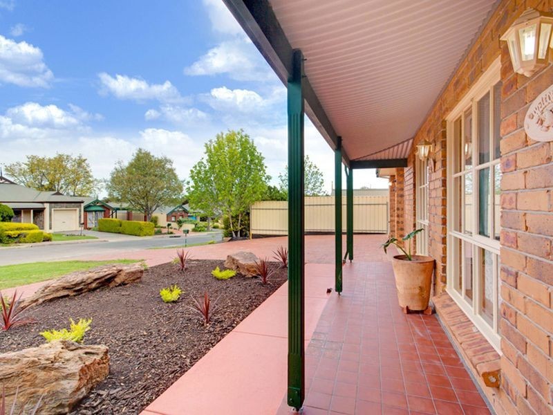 4 Debenham Court, Greenwith SA 5125