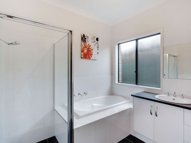 77 Franklin Avenue, Mawson Lakes SA 5095